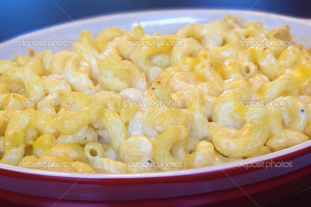 Macaroni and Cheese in Red Dish Closeup — Stock Photo © jpldesigns
