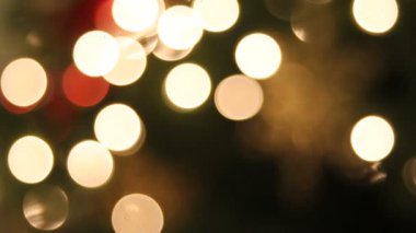 kar tanesi süsleri bokeh arka plan 1080 p asılı ile Noel ağacı ışıkları