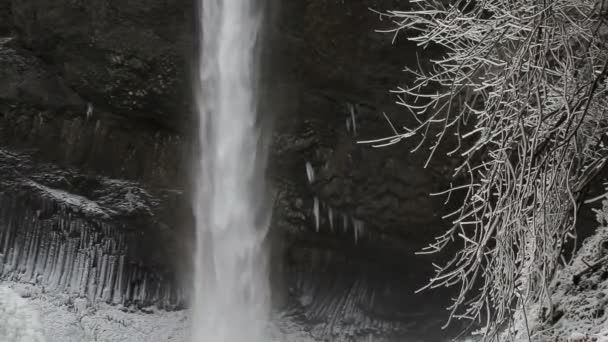 Latourell падає заморожених взимку вздовж річки Колумбія ущелині Портленд Орегон 1920 х 1080 — стокове відео