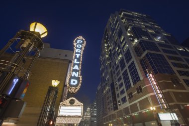 Mavi saat akşam adlı broadway portland oregon