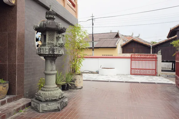 Kinesiska sten lykta i templet — Stockfoto