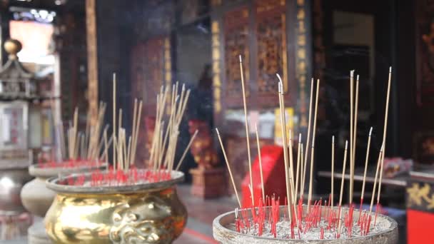 Burning Incense Joss Sticks for Blishments in Buddhist Temple 1080p — стоковое видео