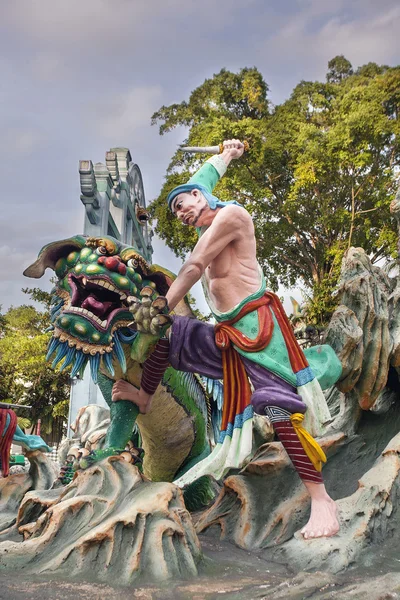 Wu song dråpet tiger staty på haw par villa — Stockfoto
