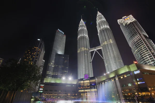 Kuala Lumpur KLCC Park Skyline by Water Fountain — Stock Photo, Image