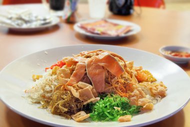 Chinees Nieuwjaar rauwe vissalade