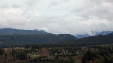 kumlu nehir havzası doğal peyzaj bulutlar ve gökyüzü zaman atlamalı oregon closeup 1080p