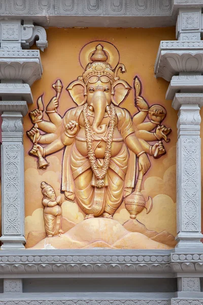 Hinduistický bůh ganesh s mnoha zbraněmi — Stock fotografie