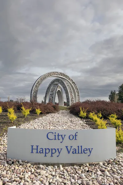 Staden av happy valley tecken och konst skulptur — Stockfoto