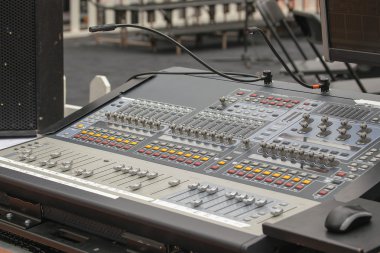 dijital ses karıştırma konsolu