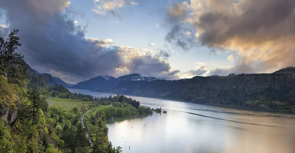 Columbia River Gorge Haube Fluss stürmischen Sonnenuntergang — Stockfoto