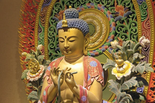 Dřevěné vyřezávané, sedící buddha closeup — Stock fotografie