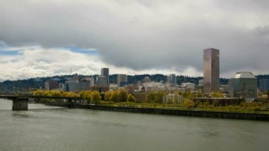 Portland oregon downtown cityscape willamette Nehri sahil boyunca