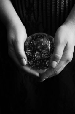 Kadın avuçlarına yakın çekim, vücut ayrıntıları