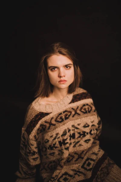 Emotioneel Portret Van Een Meisje Studio Een Vrouw Drukt Moeilijke — Stockfoto