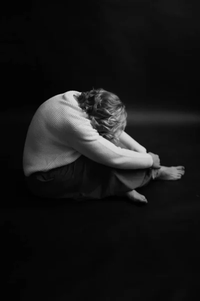 Sesión Fotos Blanco Negro Retrato Dramático Larga Duración Una Mujer —  Fotos de Stock