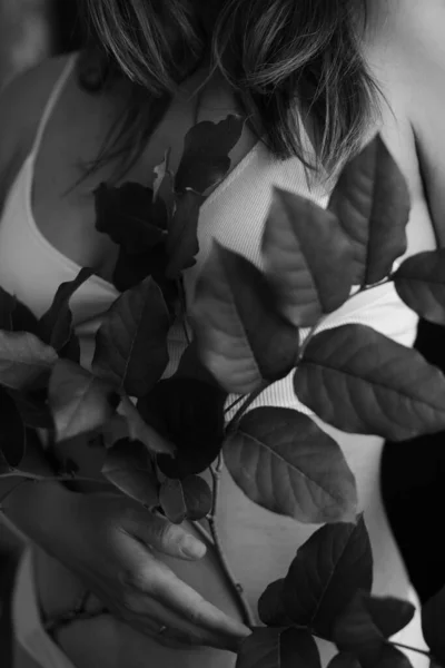 Beautiful Combination Details Female Body Beautiful Leaves Plants Art Fashion — Stock Photo, Image