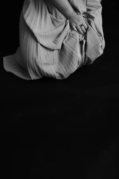 Fekete Fehér Lövés Egy Kezéről Gyönyörű Közelkép Tenyér Természetes Kézmozdulatok — Stock Fotó