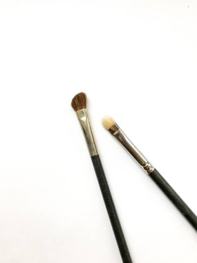 Farklı makyaj fırçaları. Düz görünüm.