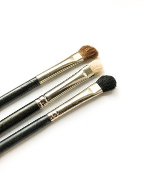 Farklı makyaj fırçaları. Düz görünüm.