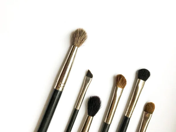 Conjunto Diferentes Pinceles Maquillaje Imagen Laico Plano — Foto de Stock