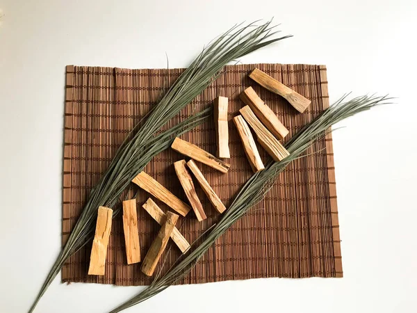 Tămâie Stand Maro Bambus Aproape Palo Santo Din Peru Salvie — Fotografie, imagine de stoc