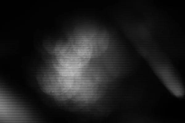 抽象的な黒と白のフリズライト グレアと光のスポットがかすんでぼやけて 騒々しい画像 — ストック写真