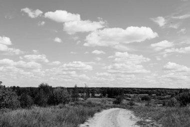 soyut bulutlar, nötr renksiz gökyüzü, bulanık ve çok bulanık