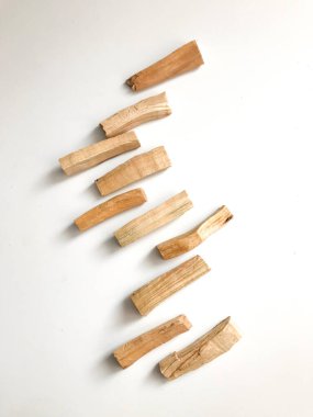 Palo Santo, Peru 'nun doğal ahşap tütsüsü ve ruhani ritüellerinin en iyi ürünüdür. 
