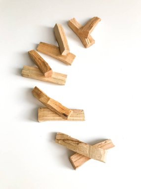 Palo Santo, Peru 'nun doğal ahşap tütsüsü ve ruhani ritüellerinin en iyi ürünüdür. 
