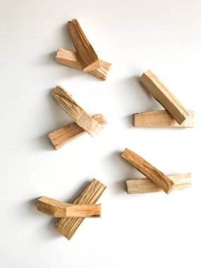 Palo Santo, Peru 'nun doğal ahşap tütsüsü ve ruhani ritüellerinin en iyi ürünüdür. 