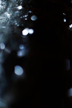 Parlak, soyut bir arka plan. Odaklanmamış pul ışığı.