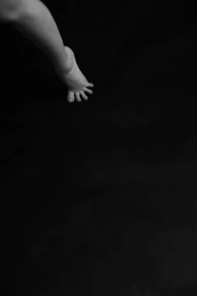 Close Photo Women Legs Black White Frame Feet — Photo