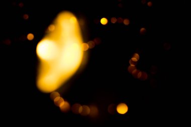 Turuncu Bokeh 'in soyut geçmişi, yeni yıl konsepti. Bulanık odak içinde küçük ışıklar