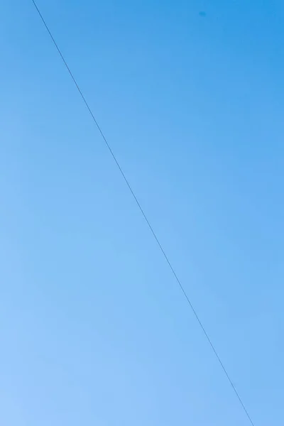 Linee Elettriche Nel Cielo Blu Urbano Minimalista Paesaggio Celeste — Foto Stock