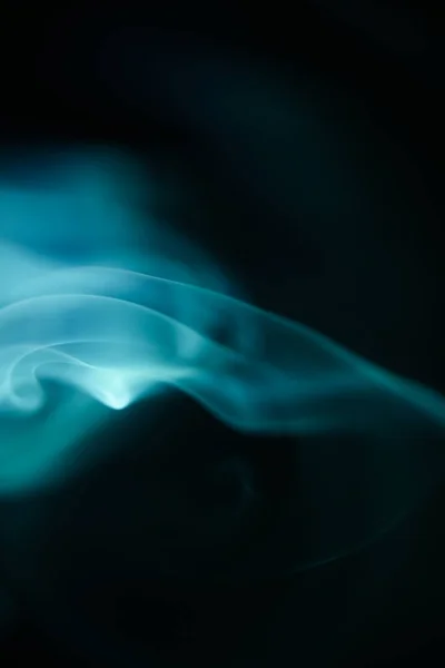 Yeşil Duman Deseni Sigaradan Çıkan Güzel Duman Karanlıkta Nargile — Stok fotoğraf