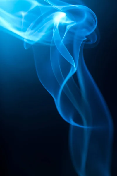 Μπλε Καπνιστής Ανεμιστήρας Σύννεφα Καπνού Από Τσιγάρα Και Ατμίζοντας — Φωτογραφία Αρχείου