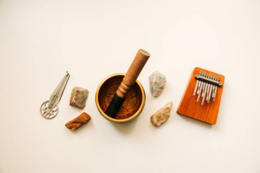 Etnik müzik araçları, metin düzeni.