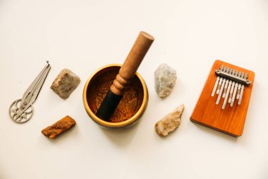 Etnik müzik araçları, metin düzeni.