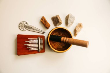 Etnik müzik araçları, metin düzeni.