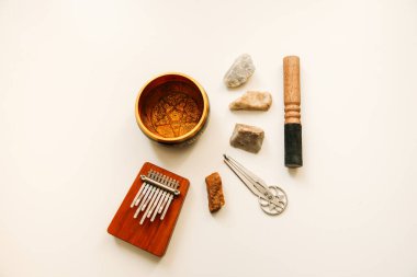 Etnik müzik araçları, metin düzeni.