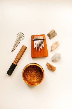 Etnik müzik araçları, metin düzeni.