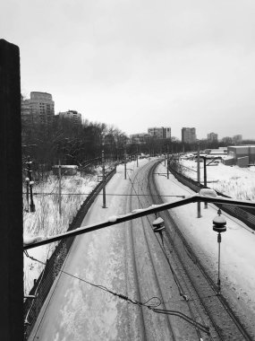 Karanlık demiryolu, kasvetli şehir geçmişi