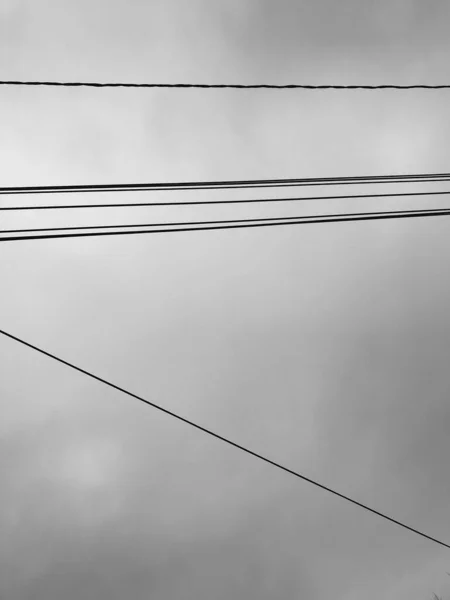 Провода Небе Линии Электропередач Сером Небе — стоковое фото