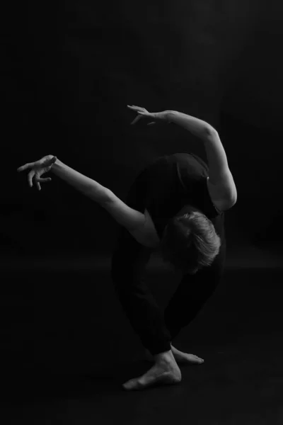 Изысканные Элегантные Руки Танцовщицы Танцующей Частями Тела Черно Белый Портрет — стоковое фото