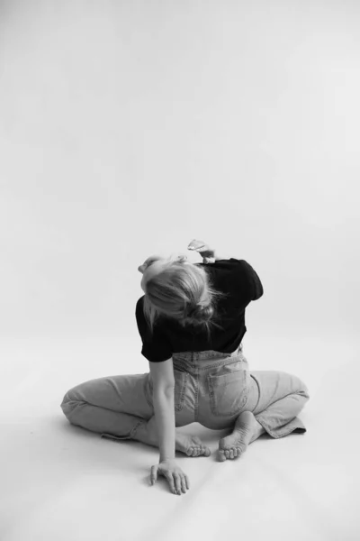 Ragazza Stretching Esercizi — Foto Stock