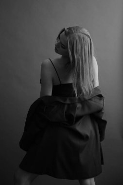 Güzel çıplak, moda ve sanat portresi