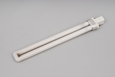 gri arka plan üzerinde izole Floresan Tüp