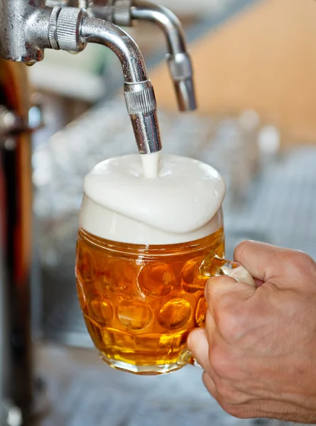 Cerveja na torneira — Fotografia de Stock