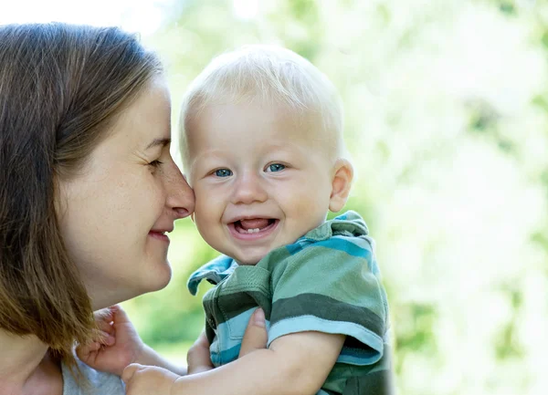 Mutter mit Baby — Stockfoto