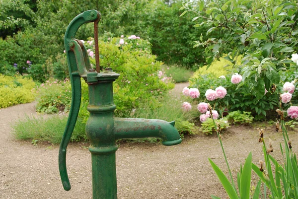 手摇水泵 — 图库照片